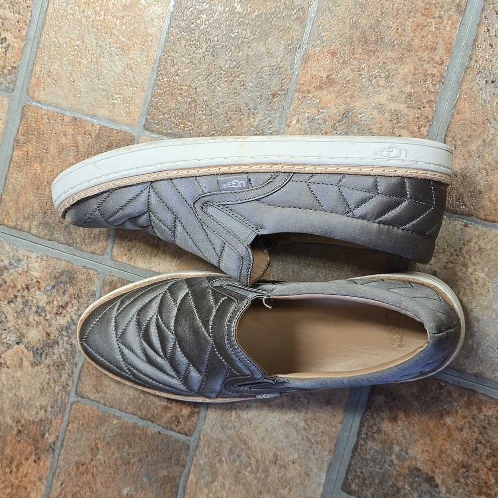 UGG‎ SOLEDAD QUILTE ELEPHANT | Size 7​ - Picture 3 of 10